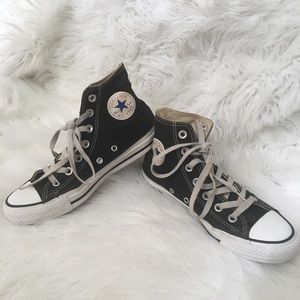 High top black and white converses UNISEX